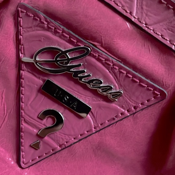 Guess Vintage Wristlet - Picture 5 of 6